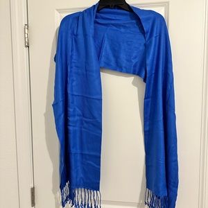 NWOT Vibrant blue scarf